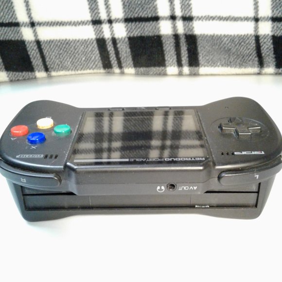 love old school nintendo well this handheld console lets you play old school NES - Picture 3 of 7